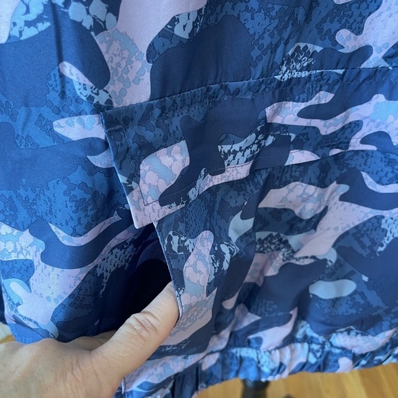 Reebok Women's Essential camo printed quarter zip windbreaker in a size XXL NWT - Picture 12 of 16